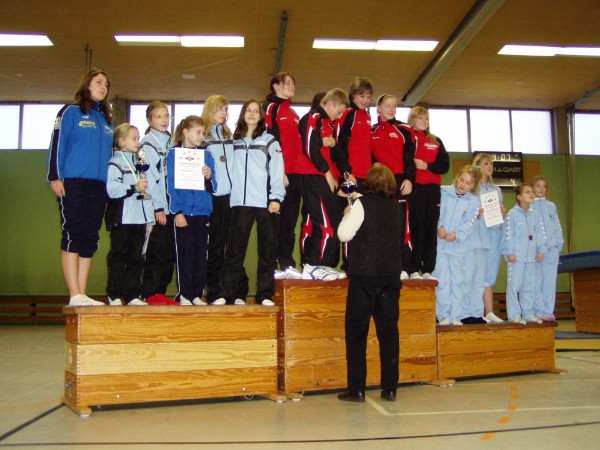 Die Mannschaft Gosenbach 1 mit (v. l.) Katharina Hanke, (Paula Dapprich), Alina Heupel, Kim Müller, Witta Blum und Carina Hagedorn beendete den Wettkampf als zweite Mannschaft unter sieben Teams.