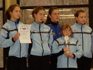 Die erste Mannschaft des TVG Gosenbach, erkämpfte sich mit den (v. l.) Heupel Schwestern Alina und Marie sowie Katharina Hanke, Melina Platt und Anika Volkmer den zweiten Platz im Bezirk.